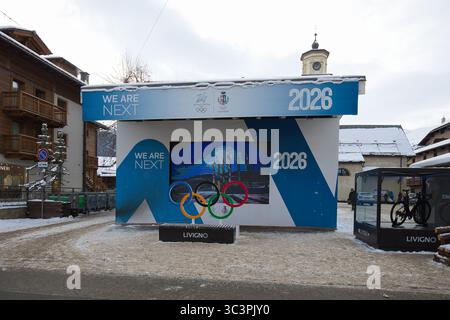 Italien, Lombardei, Sondrio, Livigno - 14. Dezember 2024: Livigno fördert die Olympischen Winterspiele 2026, die ebenfalls in Livigno stattfinden werden. Stockfoto