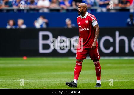 GELSENKIRCHEN, DEUTSCHLAND - 26. JULI: Marcao vom Sevilla FC sieht sich während des Freundschaftsspiels zwischen dem FC Schalke 04 und dem FC Sevilla am 26. Juli 2025 in der Arena AufSchalke in Gelsenkirchen an. (Foto: Rene Nijhuis) Credit: René Nijhuis/Alamy Live News Stockfoto