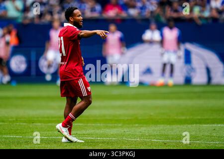 GELSENKIRCHEN, DEUTSCHLAND - 26. JULI: Chidera Ejuke vom Sevilla FC Gesten während des Freundschaftsspiels zwischen dem FC Schalke 04 und dem FC Sevilla in der Arena AufSchalke am 26. Juli 2025 in Gelsenkirchen. (Foto: Rene Nijhuis) Credit: René Nijhuis/Alamy Live News Stockfoto