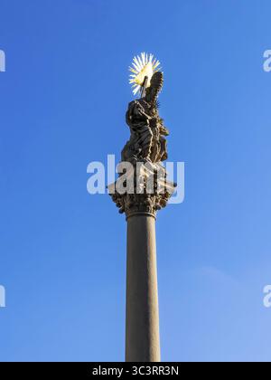 Pestsäule zum Gedenken an die Opfer der Pestsäule zu Beginn des 18. Jahrhunderts, Kulturhauptstadt 2026, TrenDin, Slowakei Stockfoto