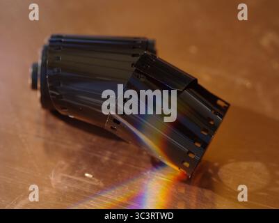 Filmrolle sitzt auf einem Tisch Stockfoto