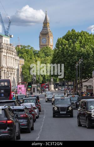 Blick auf die Straße von London mit Big Ben Stockfoto
