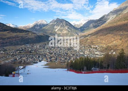 Die Endstrecke des Stilfserhals hinunter nach Bormio. Stockfoto