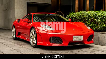 Roter Ferrari F430, Vorderansicht Stockfoto