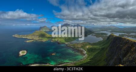 Blick Vom Berg Offersoykammen Auf Die Küstenlandschaft Der Lofoten In Norwegen Stockfoto