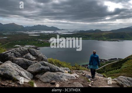 Blick Vom Berg Offersoykammen Auf Die Küstenlandschaft Der Lofoten In Norwegen Stockfoto