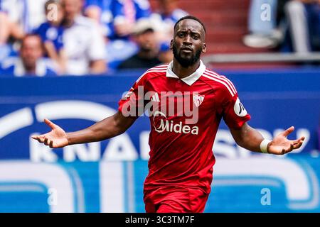 GELSENKIRCHEN, DEUTSCHLAND - 26. JULI: Dodi Lukebakio vom Sevilla FC reagiert während des Freundschaftsspiels zwischen dem FC Schalke 04 und dem FC Sevilla am 26. Juli 2025 in der Arena AufSchalke in Gelsenkirchen. (Foto: Rene Nijhuis) Credit: René Nijhuis/Alamy Live News Stockfoto