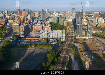 Luftbild der Skyline von Manchester mit Victoria Riverside Stockfoto