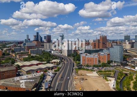 Panoramaaufnahme der Stadt Manchester mit Mancunian Way innerer Ring Road. Stockfoto