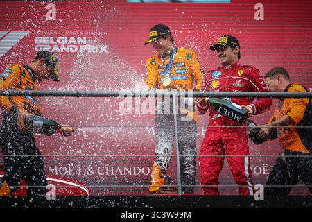 Podium des Rennens: Oscar Piastri gewinnt, dann Lando Norris und Charles Leclerc, belgischer GP, Spa-Francorchamps 24-27. Juli 2025 Formel-1-Weltmeister Stockfoto