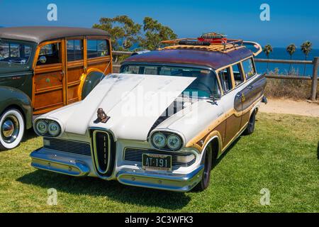 1958 Edsel Woody auf der 8. Jahrestagung und 25. Jahrestagung der Woodies auf der Beach Car Show in Santa Barbara, Kalifornien. Stockfoto