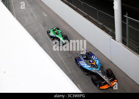 London, Großbritannien. Juli 2025. 08 BIRD Sam (gbr), NEOM McLaren Formula E Team, Nissan e-4ORCE 05, Action während des Londoner ePrix, 15. Und 16. Runde der ABB FIA Formel E Weltmeisterschaft 2024-25, auf dem Excel London Circuit vom 25. Bis 27. Juli 2025 in London, Großbritannien - Foto Gregory Lenormand / DPPI Credit: DPPI Media/Alamy Live News Stockfoto