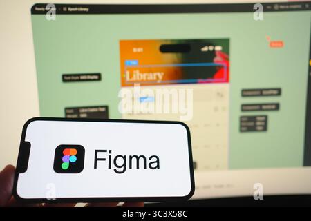 Roosendaal, Niederlande - 27. Juli 2025: Ein Mobiltelefon mit dem Logo von Figma, einer kollaborativen Plattform für das Design von Schnittstellen, mit der Website Stockfoto