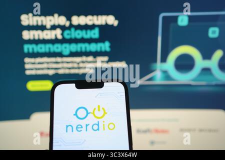 Roosendaal, Niederlande - 27. Juli 2025: Ein Mobiltelefon mit dem Logo von Nerdio, einer Cloud-Management-Plattform für MSPs und Unternehmen, mit Stockfoto