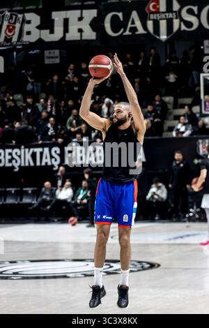 ISTANBUL, TÜRKEI - FABRUARY 13, 2025: Turkiye Sigorta Basketball Super League reguläres Saisonspiel zwischen Besiktas Fibabanka und Anadolu Efes in Besi Stockfoto