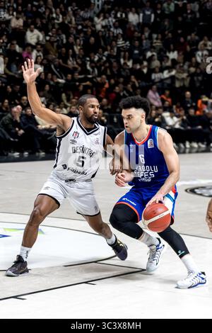 ISTANBUL, TÜRKEI - FABRUARY 13, 2025: Turkiye Sigorta Basketball Super League reguläres Saisonspiel zwischen Besiktas Fibabanka und Anadolu Efes in Besi Stockfoto