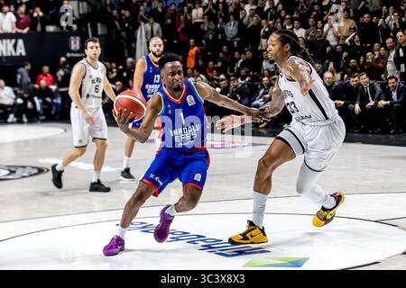 ISTANBUL, TÜRKEI - FABRUARY 13, 2025: Turkiye Sigorta Basketball Super League reguläres Saisonspiel zwischen Besiktas Fibabanka und Anadolu Efes in Besi Stockfoto