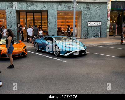Lamborghini Huracan STO vor GUCCI im Domain, Austin Texas. Stockfoto