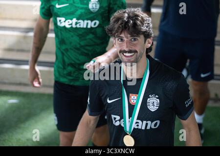 Caxias, Lissabon, Portugal. Juli 2025. Sporting Forward aus Portugal FRANCISCO TRINCAO (17) am Ende des Spiels für die Trofeu 5 Violinos zwischen Sporting und Villarreal im Estadio Nacional (Credit Image: © Alexandre de Sousa/ZUMA Press Wire) NUR REDAKTIONELLE VERWENDUNG! Nicht für kommerzielle ZWECKE! Stockfoto