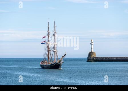 Aberdeen, Schottland, Vereinigtes Königreich - 18. Juli 2025: Schiffe, die an den Tall Ships-Rennen 2025 teilnehmen, kommen in Aberdeen an. Das niederländische Großschiff cl Stockfoto