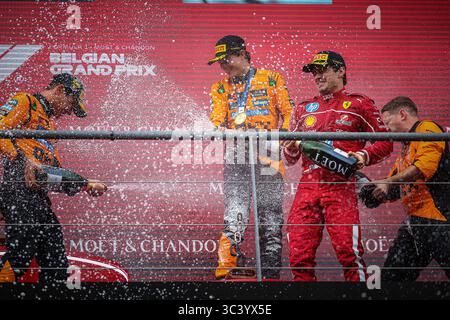 Podium des Rennens: Oscar Piastri gewinnt, dann Lando Norris und Charles Leclerc, belgischer GP, Spa-Francorchamps 24-27. Juli 2025 Formel-1-Weltmeister Stockfoto