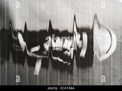 Glitzernde Schuhe in Schwarz und weiß mit Fotokopiertechnik Stockfoto
