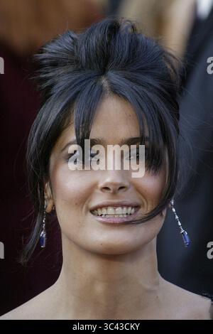 20. Mai 2021, Hollywood, Kalifornien, USA: Salma Hayek enthüllte ihre gruselige Erfahrung im Kampf gegen COVID-19 in den frühen Tagen der Pandemie. DATEIFOTO: Salma Hayek kommt zum 77. Academy Awards Sonntag, 27. Februar 2005, in Los Angeles, Kalifornien. JAVIER ROJAS/PI (Bild: © Prensa Internacional Via ZUMA Wire) Stockfoto