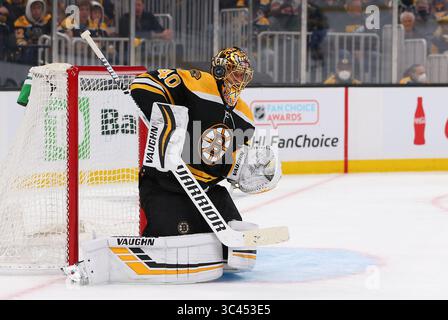 Mai 2021; Boston, MA, USA; Boston Bruins Torhüter Tuukka Rask (40) sichert sich im ersten Spiel und in der zweiten Runde der NHL Stanley Cup Playoffs zwischen den New York Islanders und Boston Bruins im TD Garden. Anthony Nesmith/CSM(Credit Image: &Copy; Anthony Nesmith/CSM via ZUMA Wire) Stockfoto