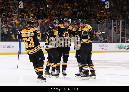 Mai 2021; Boston, MA, USA; Boston Bruins feiert ein Tor in der ersten und zweiten Runde der NHL Stanley Cup Playoffs zwischen den New York Islanders und Boston Bruins im TD Garden. Anthony Nesmith/CSM(Credit Image: &Copy; Anthony Nesmith/CSM via ZUMA Wire) Stockfoto