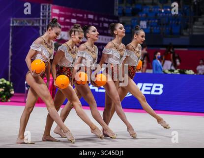 28. Mai 2021, Pesaro, Italien: Das bulgarische Gruppenteam tritt während der Rhythmic Gymnastics FIG World Cup 2021 Pesaro in der Vitrifrigo Arena in Pesaro auf. (Kreditbild: © Fabrizio Carabelli/SOPA Images via ZUMA Wire) Stockfoto