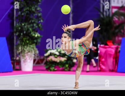 28. Mai 2021, Pesaro, Italien: Kim Chaewoon (KOR) tritt während der Rhythmischen Gymnastik-FEIGENWELTMEISTERSCHAFT 2021 Pesaro in der Vitrifrigo Arena in Pesaro auf. (Kreditbild: © Fabrizio Carabelli/SOPA Images via ZUMA Wire) Stockfoto