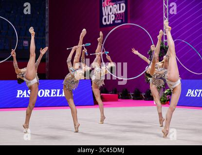 29. Mai 2021, Pesaro, Italien: Das italienische Team tritt während der Rhythmic Gymnastics FIG World Cup 2021 Pesaro in der Vitrifrigo Arena in Pesaro auf. (Kreditbild: © Fabrizio Carabelli/SOPA Images via ZUMA Wire) Stockfoto
