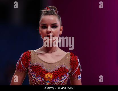 29. Mai 2021, Pesaro, Italien: Averina Dina (RUS) während der Rhythmischen Gymnastik-FEIGENWELTMEISTERSCHAFT 2021 Pesaro in der Vitrifrigo Arena, Pesaro. (Kreditbild: © Fabrizio Carabelli/SOPA Images via ZUMA Wire) Stockfoto