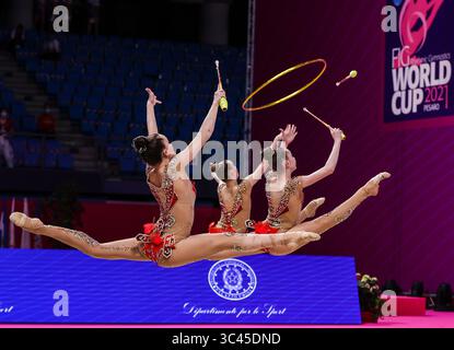 29. Mai 2021, Pesaro, Italien: Das russische Gruppenteam tritt während der Rhythmic Gymnastics FIG World Cup 2021 Pesaro in der Vitrifrigo Arena in Pesaro auf. (Kreditbild: © Fabrizio Carabelli/SOPA Images via ZUMA Wire) Stockfoto