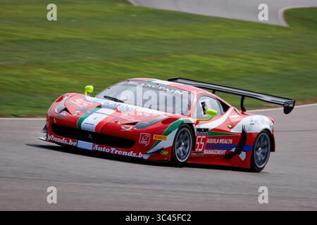 Richard Meins im Ferrari 458 Italia GT3 2011 beim Goodwood 82nd Members Meeting in Sussex, UK. Stockfoto