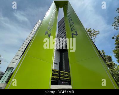 3. Juni 2021, Tokio, Japan: Am 3. Juni 2021 ist vor einem Einkaufszentrum in der Stadt Koto Tokio ein Gebäude mit dem Schriftzug Ariake Garden zu sehen. (Bild: © Ramiro Agustin Vargas Tabares/ZUMA Wire) Stockfoto