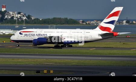 Der British Airways Airbus A380 trifft den internationalen Flughafen Logan ein Stockfoto