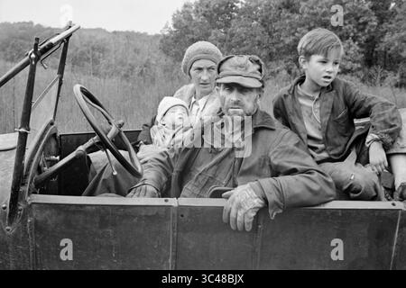 Destitute Family, Ozark Mountains, Arkansas, USA, Ben Shahn for U.S. Resettlement Administration, Oktober 1935 (Foto: © Circa Images/JT Vintage Via ZUMA Press Wire) Stockfoto