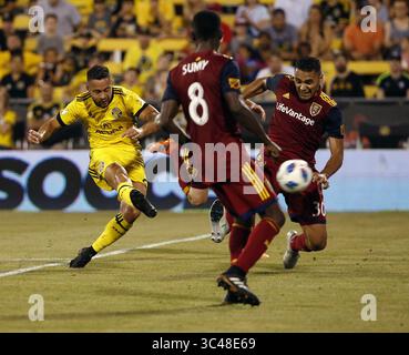 30. Juni 2018 – Columbus, OH, USA – Columbus Crew SC Mittelfeldspieler Niko Hansen, links, trifft in der zweiten Halbzeit im MAPFRE Stadium in Columbus, Ohio, am Samstag, den 30. Juni 2018 gegen Real Salt Lake. Die Crew hat mit 2:1 gewonnen. (Foto: © Kyle Robertson/TNS via ZUMA Wire) Stockfoto