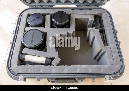 Miami Beach Florida, mittelformatige Filmkamerafotografie, Innenansicht eines kundenspezifischen Schaumstoffkastens mit mehreren Fächern für Fujino Stockfoto