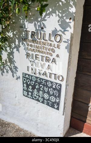 UNESCO-Weltkulturerbe Rione Monti Trulli Bezirk in Alberobello, Apulien, Italien Stockfoto