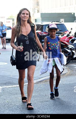 5. Juli 2018 – New York, NY, USA – 5. Juli 2018 New York City. Heidi Klum und Lou Sulola Samuel wurden am 5. Juli 2018 in New York City gesehen. (Foto: © Kristin Callahan/Ace Pictures via ZUMA Press) Stockfoto