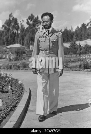 9. April 2013: Haile Selassie (1892–1975), Kaiser von Äthiopien, Portrait Bummler Palace Grounds nach seiner Rückkehr nach Addis Abeba, Äthiopien nach der Niederlage der italienischen faschistischen Besatzungskräfte durch die Alliierten, Office of war Information, 1941 (Credit Image: © Circa Images/Glasshouse Via ZUMA Wire) Stockfoto