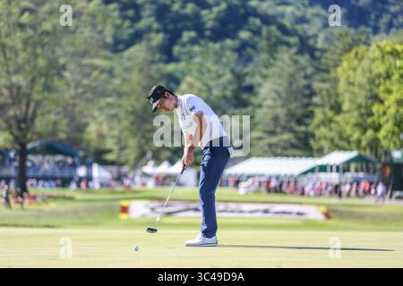 8. Mai 2018: Kevin Na Putt ist auf dem 18. Grün. Kevin Na gewinnt den A Military Tribute beim Greenbrier und wurde 19 unter Par in White Sulphur Springs, WV. Jonathan Huff/CSM(Credit Image: &Copy; Jonathan Huff/CSM via ZUMA Wire) Stockfoto