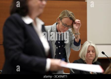 Juli 2018 - Ft. Lauderdale, FL, USA – die US-amerikanische Verteidigungsministerin Melisa McNeill will ihre Argumente während einer Anhörung im Broward County Courthouse in Fort Lauderdale am Mittwoch, den 11. Juli 2018 vorbringen, um zu entscheiden, ob ein Bericht über den Shooter der Douglas High School Nikolas Cruz von Marjorie Stoneman veröffentlicht wird, der vom Broward County School District erstellt wurde. Amy Beth Bennett, Sun Sentinel (Bild: © Sun-Sentinel via ZUMA Wire) Stockfoto