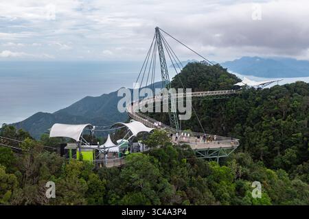 Langkawi Malaysia 21. November 2024 Moderne Konstruktion - Sky Bridge auf Langkawi Island. Abenteuerurlaub. Touristenattraktion von Malaysia. Fahrkonz Stockfoto
