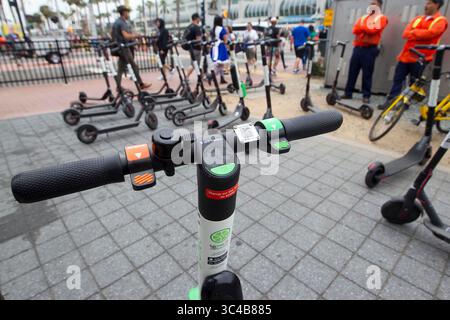 10. Juli 2018 - San Diego, CA, USA - SAN DIEGO, CA.-20. Juli 2018,- Dockless-Roller und Fahrräder sind während der Comic-Con 2018 in San Diego, CA. Zu einem Flammpunkt um das Kongresszentrum geworden. FOTO/JOHN GIBBINS-Mitarbeiter Fotograf, San Diego Union-Tribune. â 2018 (Kreditbild: © John Gibbins/San Diego Union-Tribune Via ZUMA Wire) Stockfoto