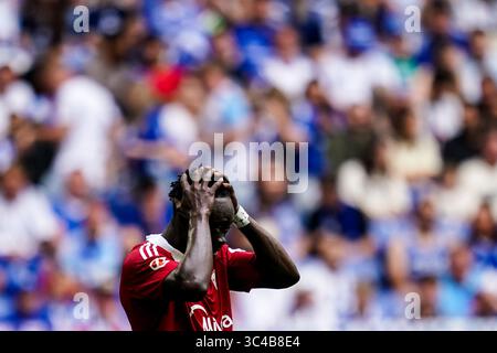 GELSENKIRCHEN, DEUTSCHLAND - 26. JULI: Akor Adams vom Sevilla FC verpasst eine Chance während des Freundschaftsspiels zwischen dem FC Schalke 04 und dem FC Sevilla am 26. Juli 2025 in der Arena AufSchalke in Gelsenkirchen. (Foto: Rene Nijhuis) Stockfoto