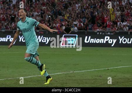 28. Juli 2018: Singapur: Mesut Ozil aus Arsenal feiert im Nationalstadion während des Internationalen Champions-Cup-Spiels zwischen Arsenal und Paris Saint Germain. (Bild: © Danial Hakim Via ZUMA Wire) Stockfoto