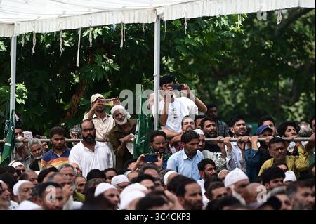 Sriangar, Indien. Juli 2025. SRINAGAR, INDIEN - 28. JULI: Anhänger der Demokratischen Volkspartei (PDP) nehmen am 26. Gründungstag der Partei am 28. Juli 2025 in Srinagar, Indien, Teil. (Foto: Waseem Andrabi/Hindustan Times/SIPA USA) Credit: SIPA USA/Alamy Live News Stockfoto